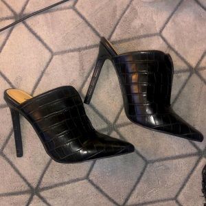 Black Mule pumps